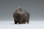 黒褐釉兎形壺（クメール・12～13世紀）高98mm　径110x81mm
